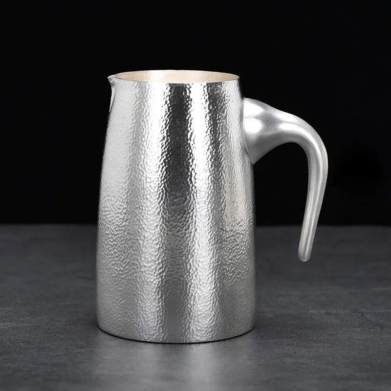 High-end 999 sterling silver wine dispenser household red wine decanter simple hammered hand cup holding mercury cup
High-end 999 sterling silver wine dispenser household red wine decanter simple hammered hand cup holding mercury cup