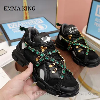 2020 Unisex Platform Chain Trainers Newest Designer Crystal Metal Decoration Sneakers Women Leather with Mesh Glitter Sandals
2020 Unisex Platform Chain Trainers Newest Designer Crystal Metal Decoration Sneakers Women Leather with Mesh Glitter Sandals