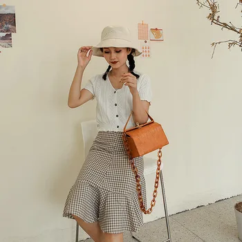 2020 New Niche Handbags Summer New Acrylic Chain PU Lock Stereotyped Box Single-shoulder Messenger Bag cute side bag satchels
2020 New Niche Handbags Summer New Acrylic Chain PU Lock Stereotyped Box Single-shoulder Messenger Bag cute side bag satchels
