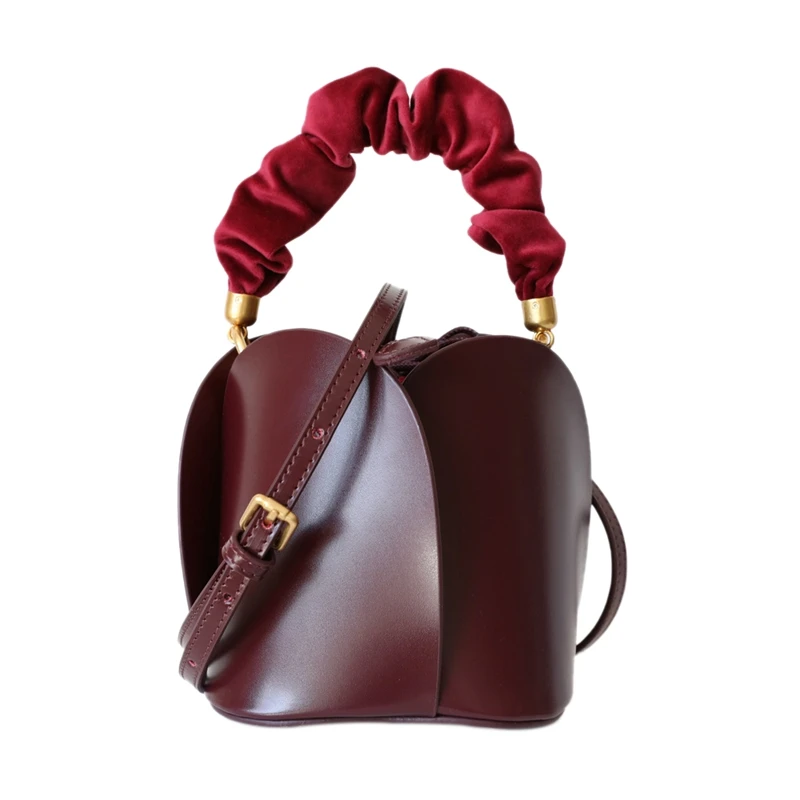 Ladies Handbag Flowers Bucket Bag Niche Design Shoulder Messenger Bag Temperament Tote
Ladies Handbag Flowers Bucket Bag Niche Design Shoulder Messenger Bag Temperament Tote