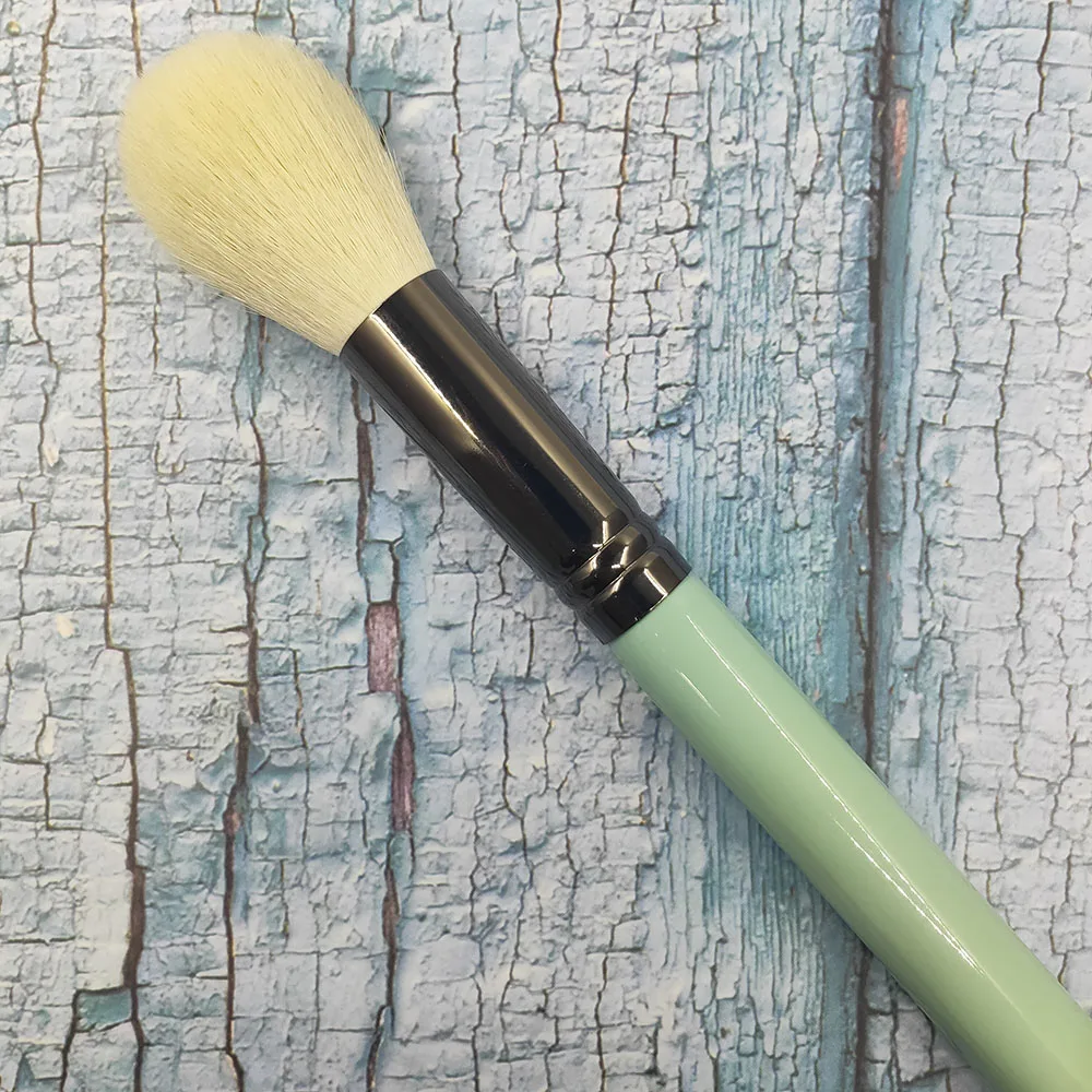 1Pcs High Quality Goat Hair Makeup Brush Powder Blush Polishing Brightening Brush Exquisite Copper Tube Multifunctional Makeup
1Pcs High Quality Goat Hair Makeup Brush Powder Blush Polishing Brightening Brush Exquisite Copper Tube Multifunctional Makeup