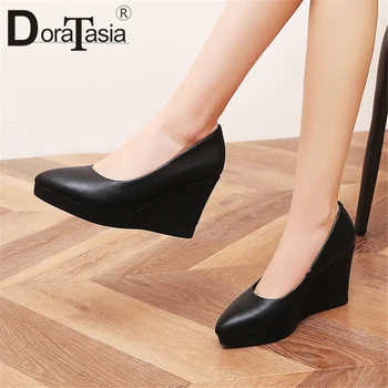 DORATASIA 33-40 New Ladies Genuine Leather Pumps 2020 Party Office Pumps Women Fashion Elagant Wedges High Heels Shoes Woman
DORATASIA 33-40 New Ladies Genuine Leather Pumps 2020 Party Office Pumps Women Fashion Elagant Wedges High Heels Shoes Woman