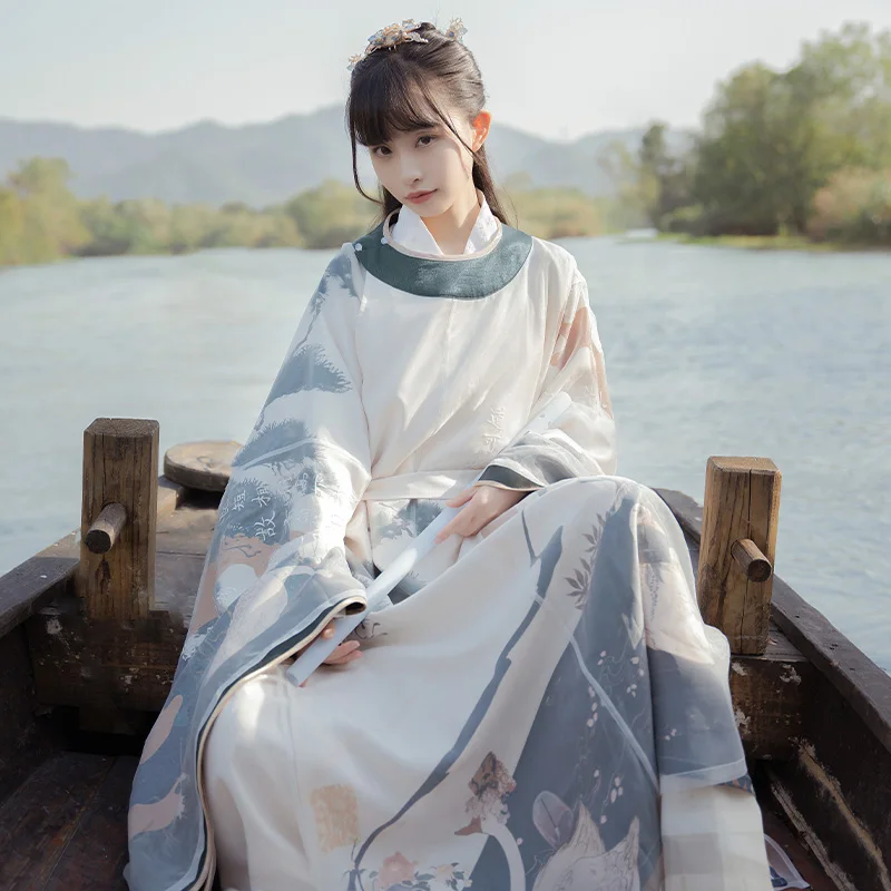 

More than thirteen cardamom son [post] in goose embroidery double printed song round collar robe hanfu female winter