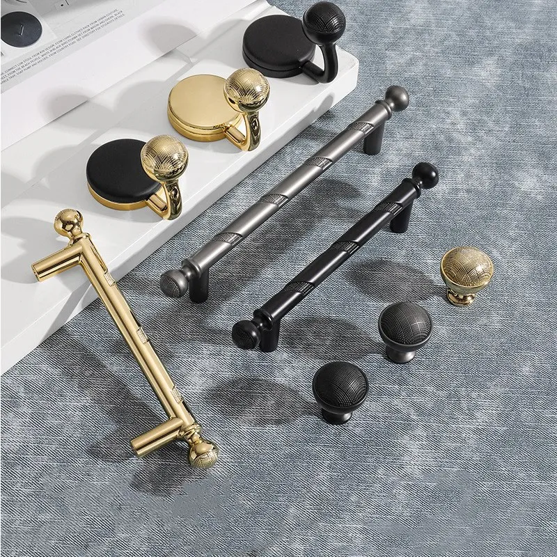 Modern fashion luxury creative gold/black/pearl grey zinc alloy cupboard wardrobe kitchen cabinet door handle
Modern fashion luxury creative gold/black/pearl grey zinc alloy cupboard wardrobe kitchen cabinet door handle