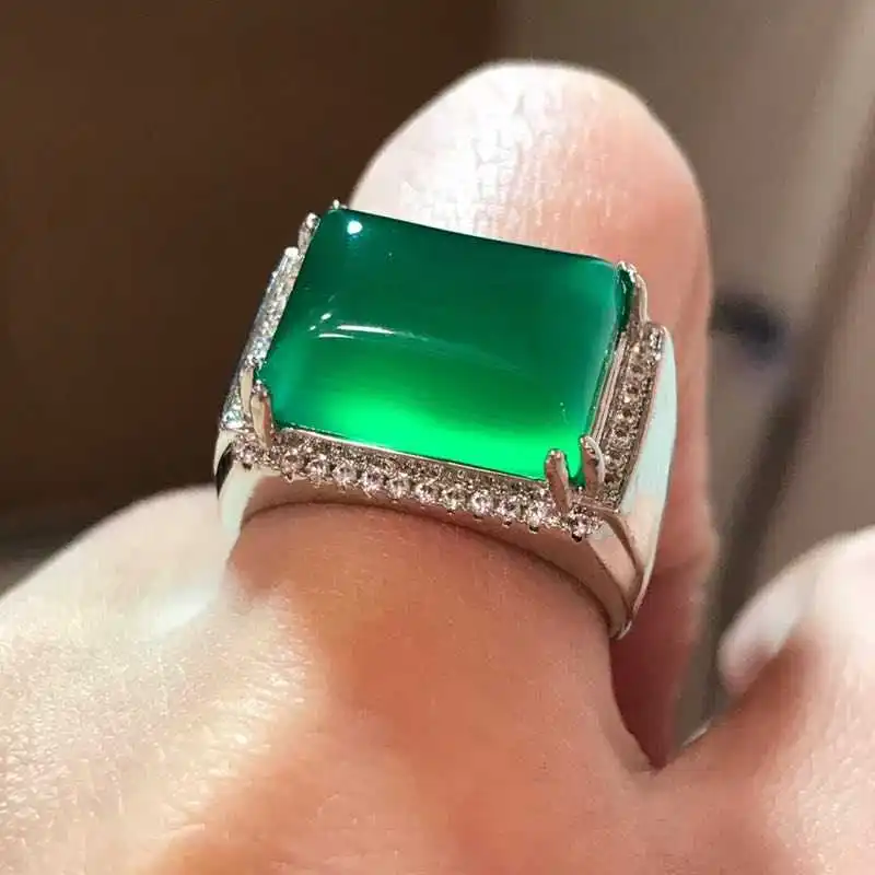 Careful design of emerald 925 silver inlaid with live ice Emerald rectangle ring Resizable
Careful design of emerald 925 silver inlaid with live ice Emerald rectangle ring Resizable