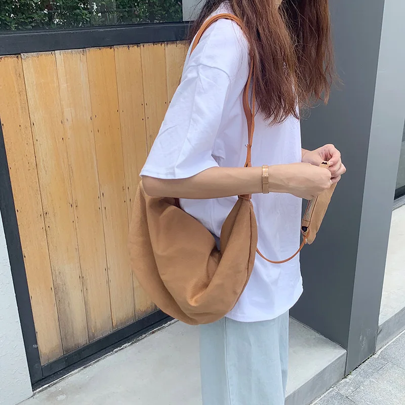 Japanese Canvas One-shoulder Messenger Bag Retro Large-capacity Versatile Daily Commute
Japanese Canvas One-shoulder Messenger Bag Retro Large-capacity Versatile Daily Commute