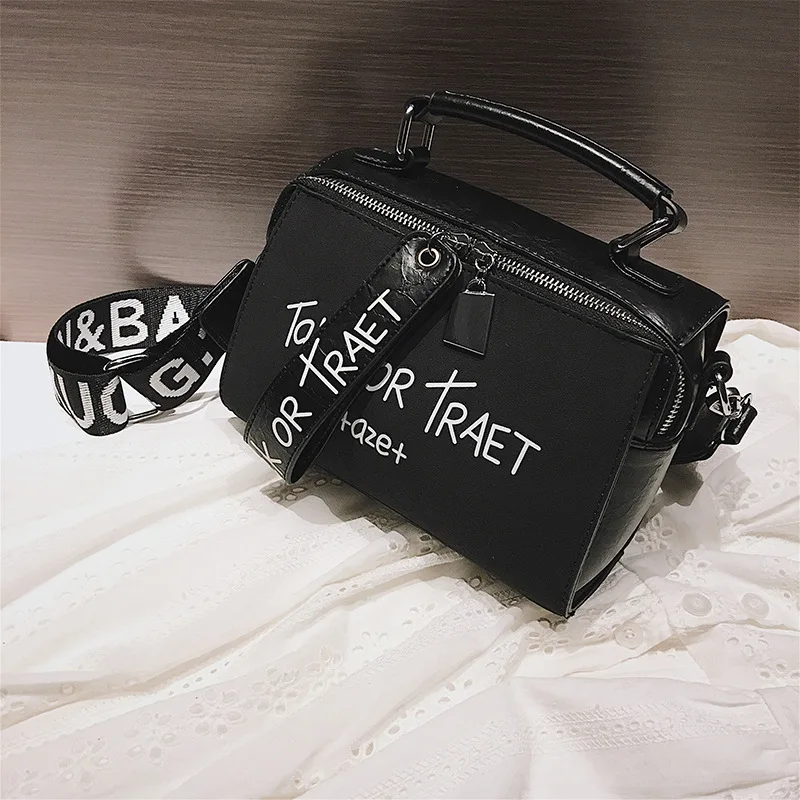 Autumn and winter new frosted three-dimensional pillow bag letter printing single shoulder oblique span handbag 
Autumn and winter new frosted three-dimensional pillow bag letter printing single shoulder oblique span handbag