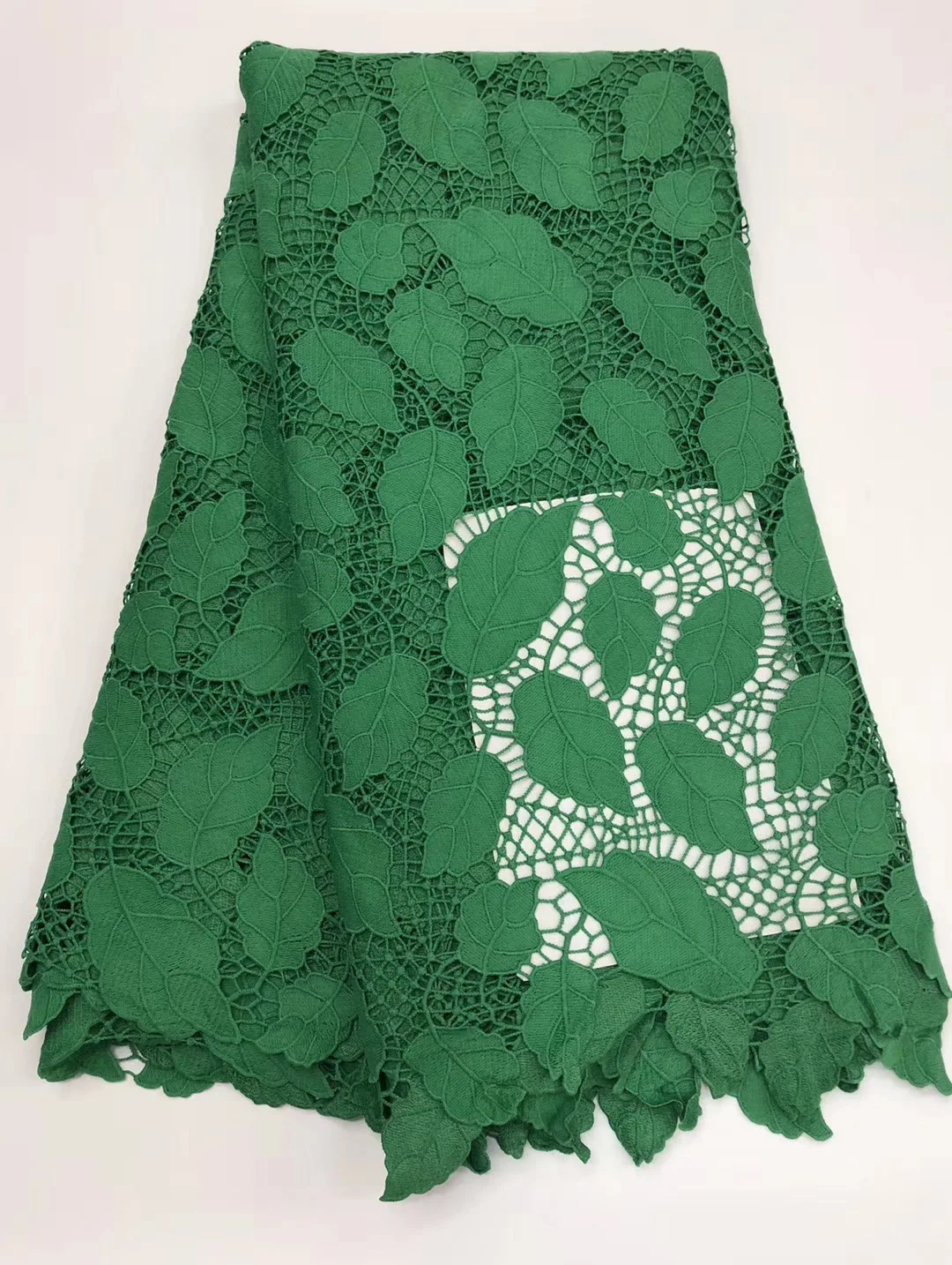 The latest design Nigeria water-soluble lace fabric African high-quality French embroidery guipure lace lace R39991
The latest design Nigeria water-soluble lace fabric African high-quality French embroidery guipure lace lace R39991