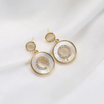 2020 New South Korea's Retro High-end Fashion Ear Stare At Little Celebrity Simple Temperament French Retro Earrings Female
2020 New South Korea's Retro High-end Fashion Ear Stare At Little Celebrity Simple Temperament French Retro Earrings Female