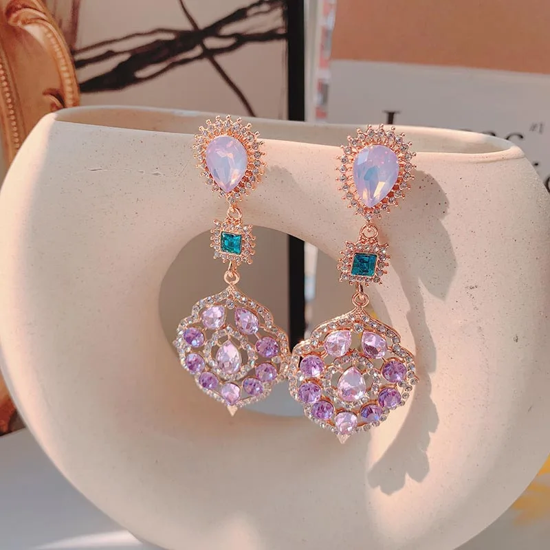 1 Pair New Vintage Elegant Waterdrop Crystal Oval Flower Dangle Earrings For Women Girls Luxury Rhinestone Jewelry
1 Pair New Vintage Elegant Waterdrop Crystal Oval Flower Dangle Earrings For Women Girls Luxury Rhinestone Jewelry