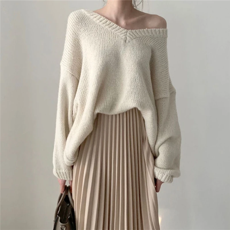 New 2020 Autumn Winter Women Sweater Knitted Oversize Fashion Sexy V-Neck Loose Solid Color Vintage Pullovers Tops
New 2020 Autumn Winter Women Sweater Knitted Oversize Fashion Sexy V-Neck Loose Solid Color Vintage Pullovers Tops