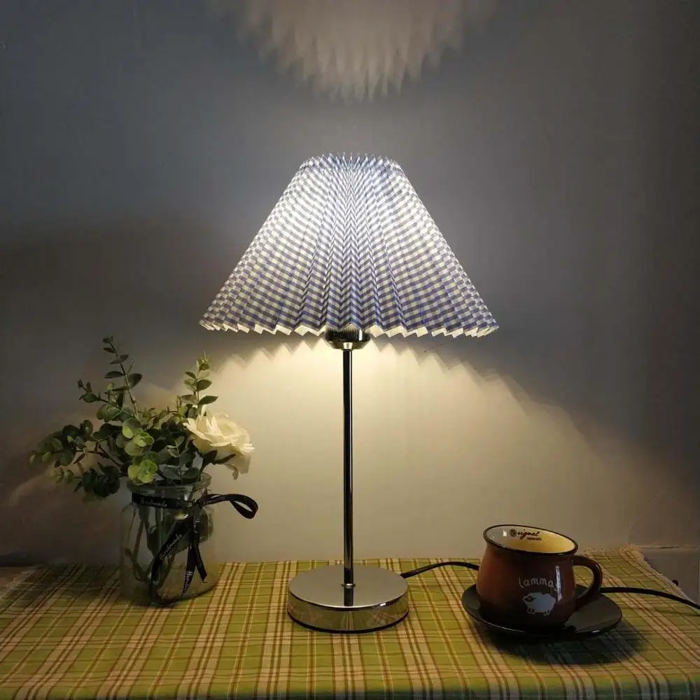 Factory direct selling KD lampshade and silver metal base adjustable tri-color light grid series reading lamps
Factory direct selling KD lampshade and silver metal base adjustable tri-color light grid series reading lamps