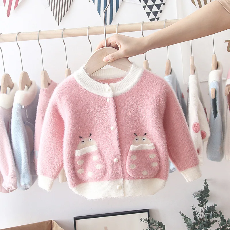 Female baby mink sweater jacket cartoon Ladybug pocket cute cardigan style autumn and winter
Female baby mink sweater jacket cartoon Ladybug pocket cute cardigan style autumn and winter