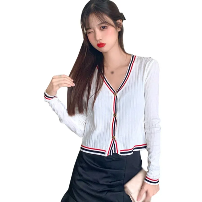 New Fashion Top For Women Design Slimming V-Neck Academy Style Age Reduction Cardigan For Women Black Average Size
New Fashion Top For Women Design Slimming V-Neck Academy Style Age Reduction Cardigan For Women Black Average Size