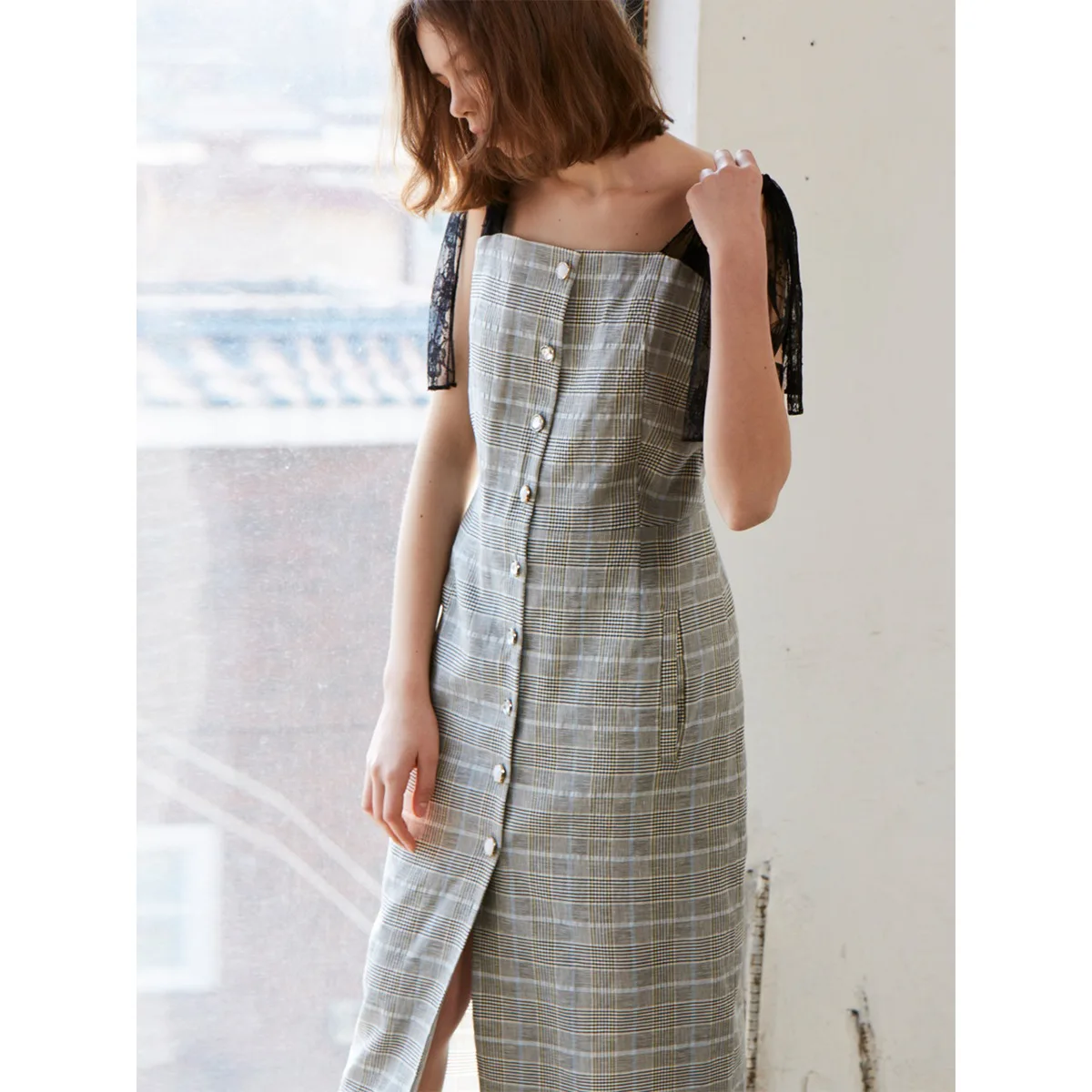 2019 Summer New Style Simple Retro Sweet College Style GIRL'S Lace Joint Camisole Button Pattern Dress
2019 Summer New Style Simple Retro Sweet College Style GIRL'S Lace Joint Camisole Button Pattern Dress