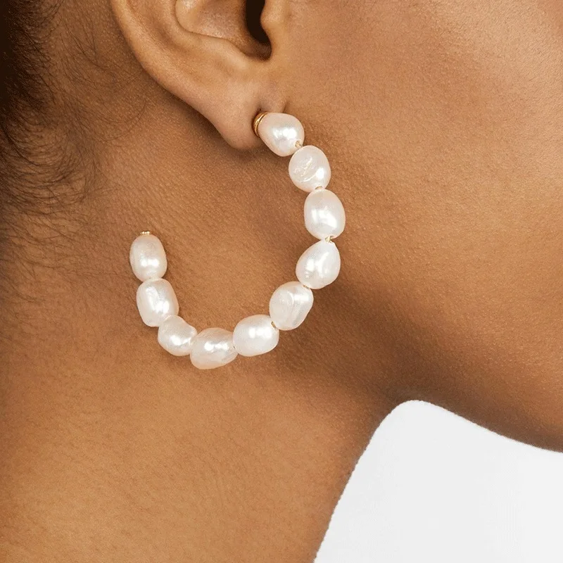 2019 New Street Style Fashion Geometirc C Shaped Imitation Pearl Drop Earrings For Women Lady's Everyday Earring White Earring
2019 New Street Style Fashion Geometirc C Shaped Imitation Pearl Drop Earrings For Women Lady's Everyday Earring White Earring