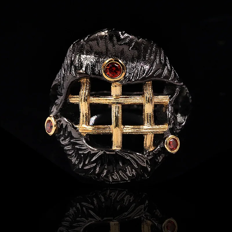Фото Женское Винтажное кольцо с фианитом Черное и Золотое геометрическим узором в