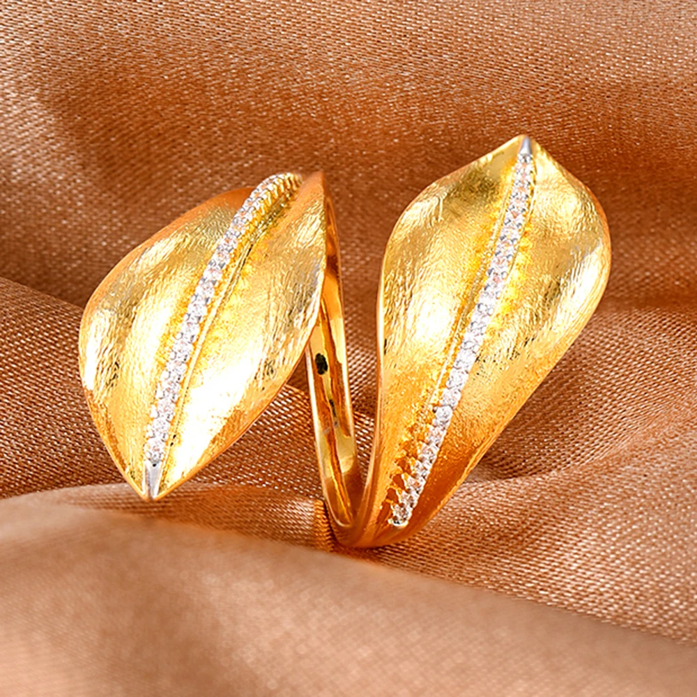 KellyBola 2022 New Trendy Exquisite Plant Leaf Symmetry Geometric Zirconia Ring For Women's Daily Party Wedding Dubai Jewelry
KellyBola 2022 New Trendy Exquisite Plant Leaf Symmetry Geometric Zirconia Ring For Women's Daily Party Wedding Dubai Jewelry