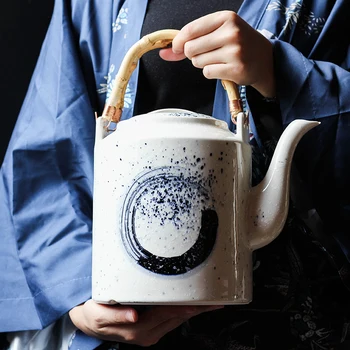 Large capacity retro Japanese teapot household ceramic bridge teapot hotel restaurant Chinese enlarged tea pot 2L 
Large capacity retro Japanese teapot household ceramic bridge teapot hotel restaurant Chinese enlarged tea pot 2L