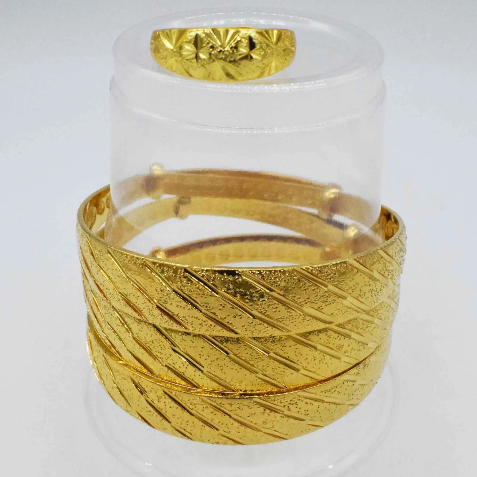 3pcs Trendy Plated 24K Gold Multi shape Punk Bracelet Curb Cuban Chain Gold Color Bracelets Bangle For Men Women Jewelry Gifts
3pcs Trendy Plated 24K Gold Multi shape Punk Bracelet Curb Cuban Chain Gold Color Bracelets Bangle For Men Women Jewelry Gifts