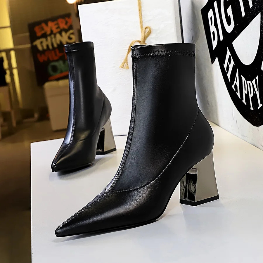 Bigtree New Design Chelsea Boots Women Fashion Metal Mid Heels Pumps Sexy Pointed Toe Ankle Slip On Autumn Winter Shoes Female 
Bigtree New Design Chelsea Boots Women Fashion Metal Mid Heels Pumps Sexy Pointed Toe Ankle Slip On Autumn Winter Shoes Female