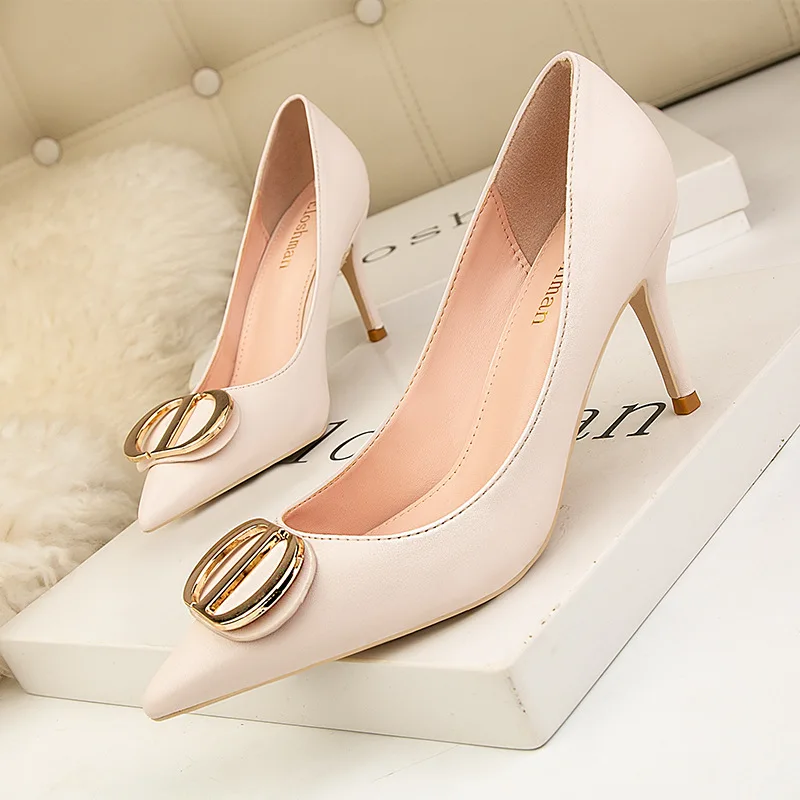 European and American style sexy shoes women's shoes stiletto high heels shallow mouth pointed metal buckle banquet
European and American style sexy shoes women's shoes stiletto high heels shallow mouth pointed metal buckle banquet