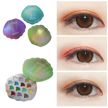 Creative model of shell colour makeup combination eye shadow color shading cheek is red lipstick
Creative model of shell colour makeup combination eye shadow color shading cheek is red lipstick