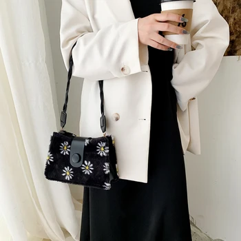Crossbody Bags Small Plush Soft Underarm Shoulder Fluffy Lady Shoulder Handbags Female Simple Totes for Women 2020 Trend
Crossbody Bags Small Plush Soft Underarm Shoulder Fluffy Lady Shoulder Handbags Female Simple Totes for Women 2020 Trend