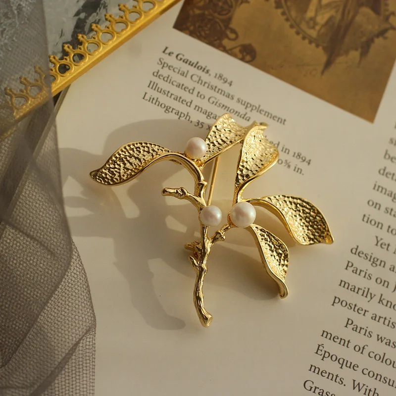 Gold Aspen Leaf Brooch Vintage Jewelry Gift Under 10 Gingerslittle Gold Leaf Scarf pin High Fashion Hipster Modernistic style