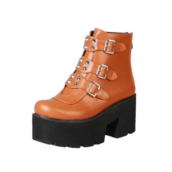 Winter new Pu style rivet belt buckle muffin bottom back zipper women's large short boots 
Winter new Pu style rivet belt buckle muffin bottom back zipper women's large short boots