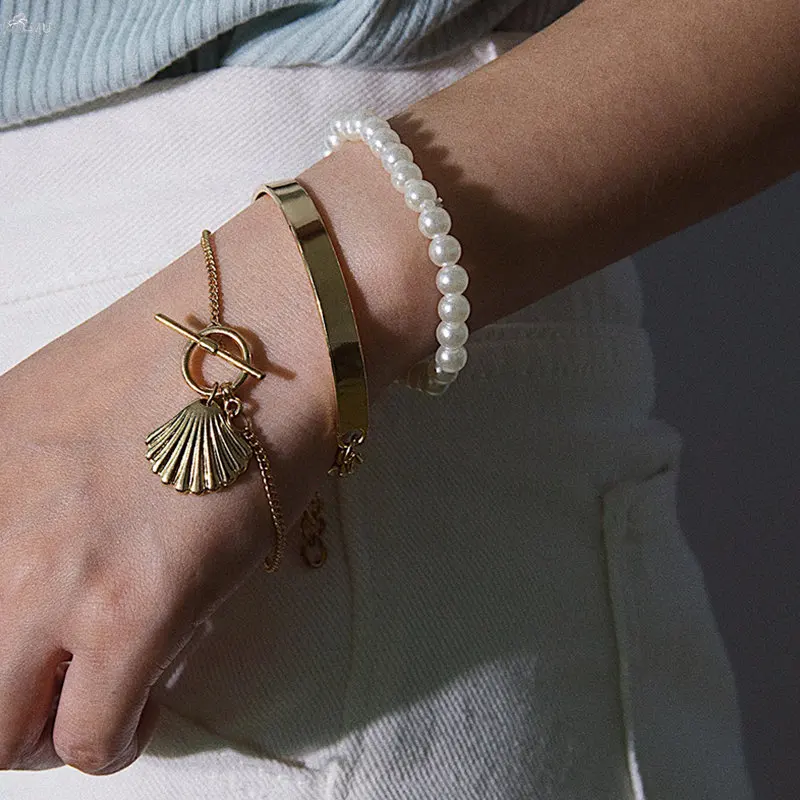 AOMU Korea 1SET Geometric Round Bangle Bracelet For Women Metal Shell Pendant Bracelet Imitation Pearl Bracelet Jewelry
AOMU Korea 1SET Geometric Round Bangle Bracelet For Women Metal Shell Pendant Bracelet Imitation Pearl Bracelet Jewelry