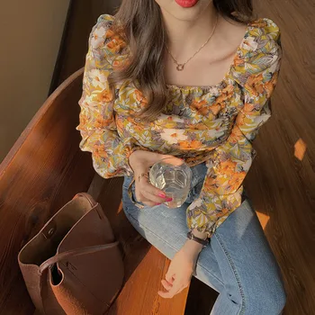 Retro Floral Pleated Short Top Exposed Navel Chiffon Blouse Female Summer 2020 New Elegant Square Collar Long Sleeve Shirts
Retro Floral Pleated Short Top Exposed Navel Chiffon Blouse Female Summer 2020 New Elegant Square Collar Long Sleeve Shirts