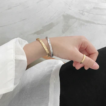 VIVILADY Adjustable 925 Sterling Silver Round Opened Women Charm Bracelet Irregular Convex Convex Gold Foil Female Jewelry
VIVILADY Adjustable 925 Sterling Silver Round Opened Women Charm Bracelet Irregular Convex Convex Gold Foil Female Jewelry