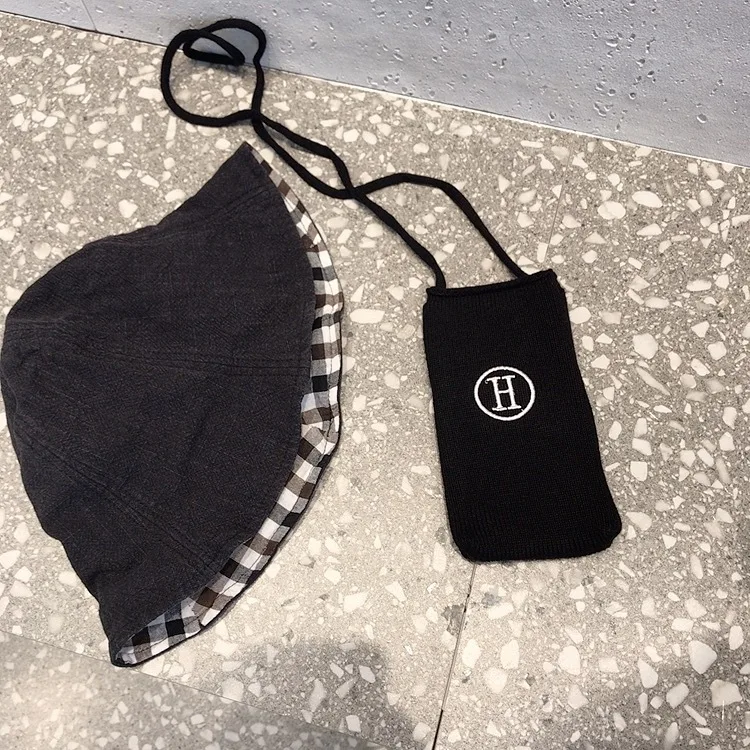 Non-mainstream Design Knitted Handbag 2019 New Style Fun Change Packet Harajuku Versatile Mobile Phone Messenger Bag
Non-mainstream Design Knitted Handbag 2019 New Style Fun Change Packet Harajuku Versatile Mobile Phone Messenger Bag