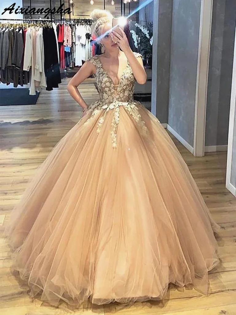 V Neck Lace Champagne Prom Dresses Long Appliques Lace Ball Gown Tulle Evening Gowns Dress Prom 2019
V Neck Lace Champagne Prom Dresses Long Appliques Lace Ball Gown Tulle Evening Gowns Dress Prom 2019