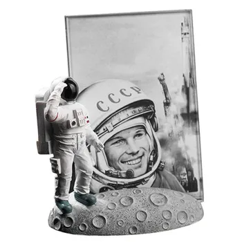 Stereoscopic Astronaut Resin Photo Frame Creative Home Living Room Bedroom Office Desktop Decor Art&Craft Sculpture X5885
Stereoscopic Astronaut Resin Photo Frame Creative Home Living Room Bedroom Office Desktop Decor Art&Craft Sculpture X5885