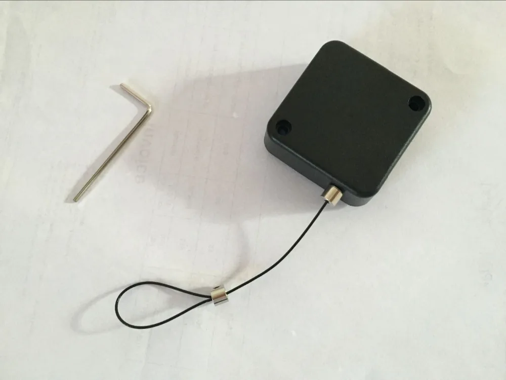 Display_retractable_cable_pull_box