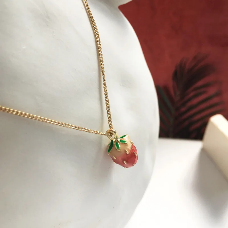Korean sweet lovely strawberry pendant necklace celebrity single golden chain necklace cute women jewelry girl student gifts 
Korean sweet lovely strawberry pendant necklace celebrity single golden chain necklace cute women jewelry girl student gifts