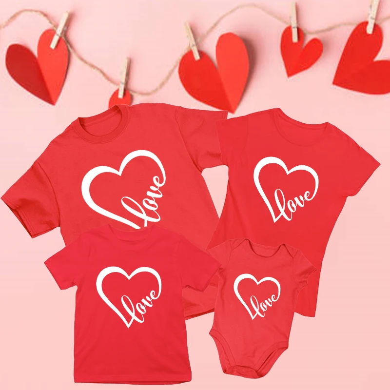 

Love Heart Family Matching Clothes Mother Father Daughter Son Kids Baby T-shirt Valentine Look Outfit T-shirt Short Sleeve Tops