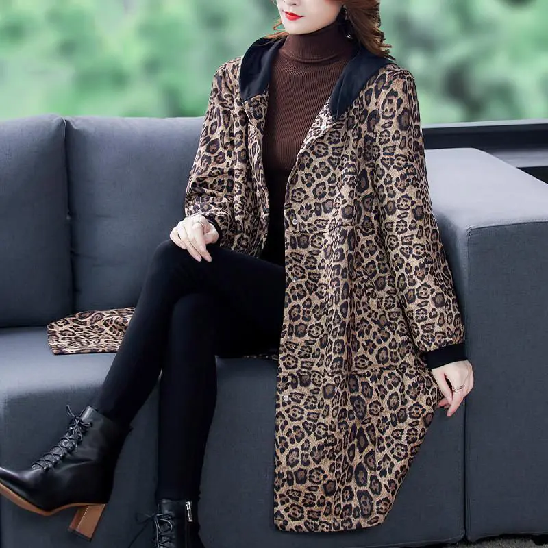 Leopard print advanced feeling autumn and winter new high-end loose thin atmosphere long windbreaker
Leopard print advanced feeling autumn and winter new high-end loose thin atmosphere long windbreaker