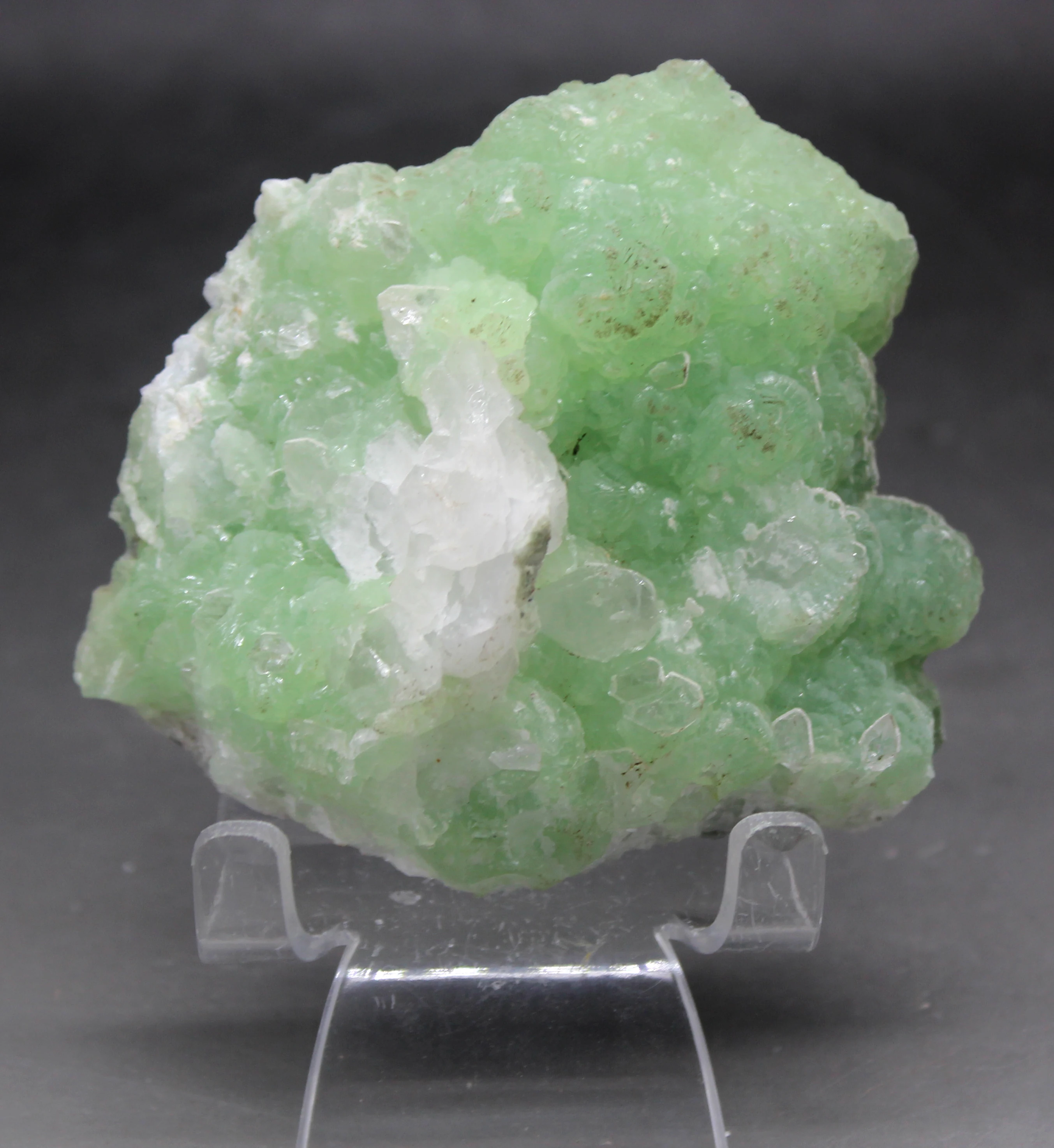 263g Natural Green Prehnite and crystal symbiotic Mineral Specimen Stone and Crystal Quartz Healing Crystal from China
263g Natural Green Prehnite and crystal symbiotic Mineral Specimen Stone and Crystal Quartz Healing Crystal from China
