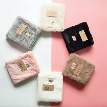 2020 Luxury ugg-women Cashmere Scarf Winter Pashmina Warm Shawls and Wraps Lady Print Thick Blanket Neck Scarves 02
2020 Luxury ugg-women Cashmere Scarf Winter Pashmina Warm Shawls and Wraps Lady Print Thick Blanket Neck Scarves 02