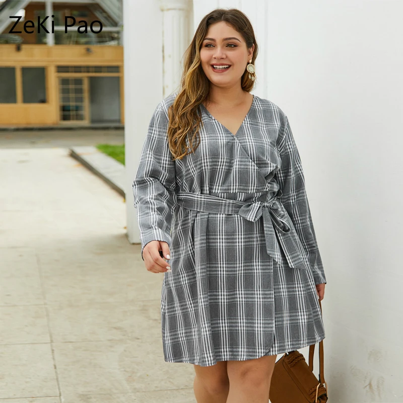 Plus Size Women's Gray Gingham Print Dress 2020 Spring and Summer Temperament V-neck Long Sleeve Bow Dress Commuter Dress 4XL
Plus Size Women's Gray Gingham Print Dress 2020 Spring and Summer Temperament V-neck Long Sleeve Bow Dress Commuter Dress 4XL
