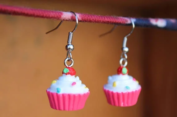 Серьги в виде кекса Mini серьги с пищевыми продуктами Pink Kawaii Kitsch sprin Strawberry on Top |