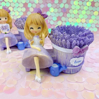 Lavender girl pen holder decoration Creative student desktop resin decoration pen holder decoration 
Lavender girl pen holder decoration Creative student desktop resin decoration pen holder decoration