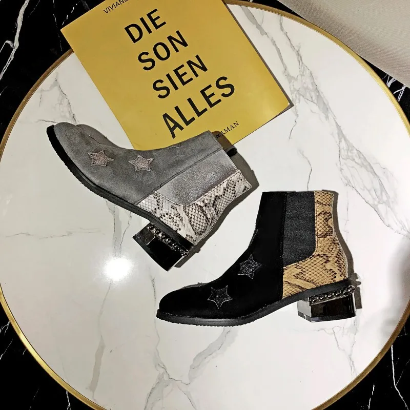 Leisure Mature Womens Boots Ankle Short Print Med Pointed Toe Vintage Boots Square Heel Zip Winter Big Size Shoes
Leisure Mature Womens Boots Ankle Short Print Med Pointed Toe Vintage Boots Square Heel Zip Winter Big Size Shoes