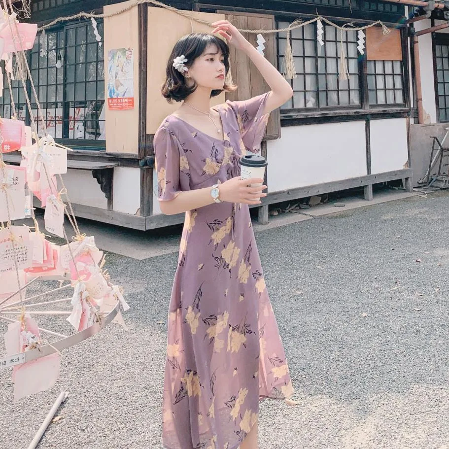 Photo Shoot INS Japanese-style Clove Purple Floral Print V-neck Slim Fit Lace-up Slit Bohemian Beach Big Hemline Dress Summer
Photo Shoot INS Japanese-style Clove Purple Floral Print V-neck Slim Fit Lace-up Slit Bohemian Beach Big Hemline Dress Summer
