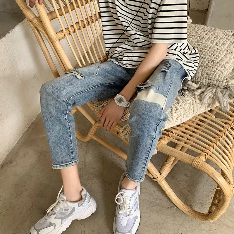 Men's jeans 2020 spring and summer new style slim hole denim nine-point pants young personality fashion trend men's clothing
Men's jeans 2020 spring and summer new style slim hole denim nine-point pants young personality fashion trend men's clothing