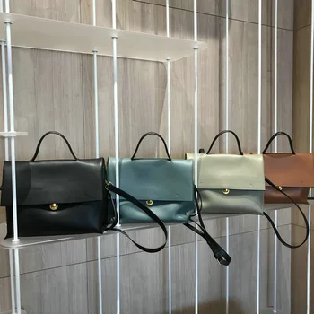 The new trend of 2020 is big leather bag for women, postman bag, large capacity bag briefcase handbag Women Shoulder Bags
The new trend of 2020 is big leather bag for women, postman bag, large capacity bag briefcase handbag Women Shoulder Bags