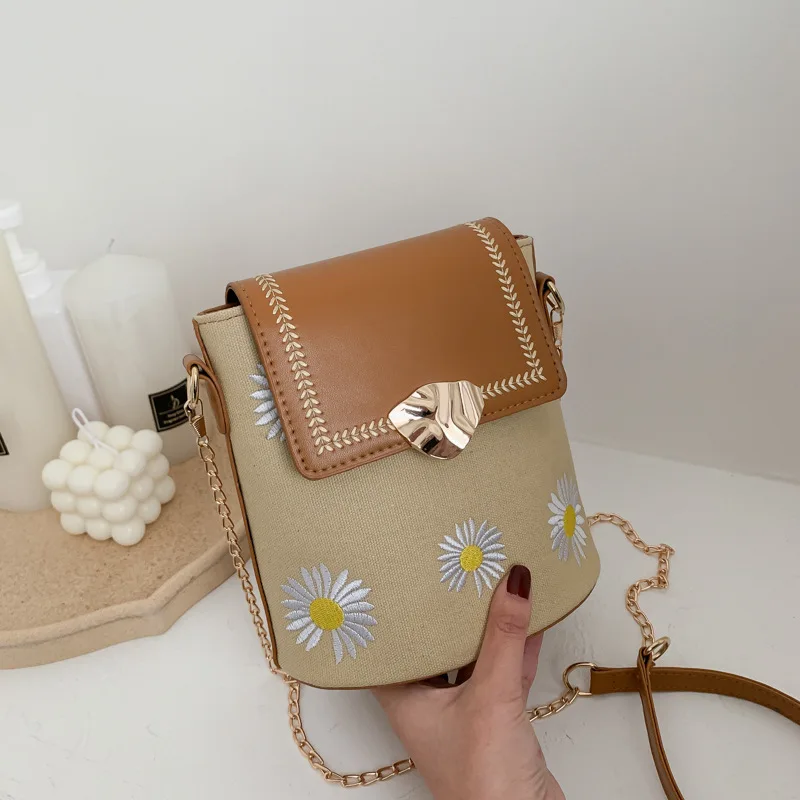Hand Bags Bags for Women Crossbody Bag Small Bag 2020 New Fashion Bag Fashion Style Net Red Embroidered Women Handbags Bag
Hand Bags Bags for Women Crossbody Bag Small Bag 2020 New Fashion Bag Fashion Style Net Red Embroidered Women Handbags Bag